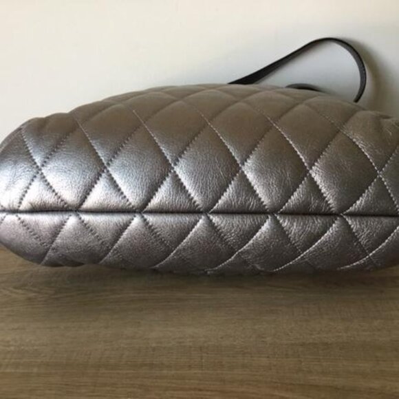 Coach Silver Platinum Quilted Leather Bag Tote Shoulder Bag w/Black Cherry Charm - Picture 6 of 11